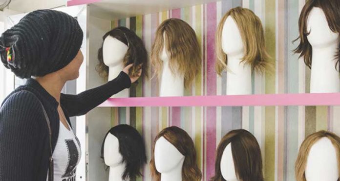 ‘Banco de perucas’ é criado com o nobre motivo de ajudar mulheres com câncer