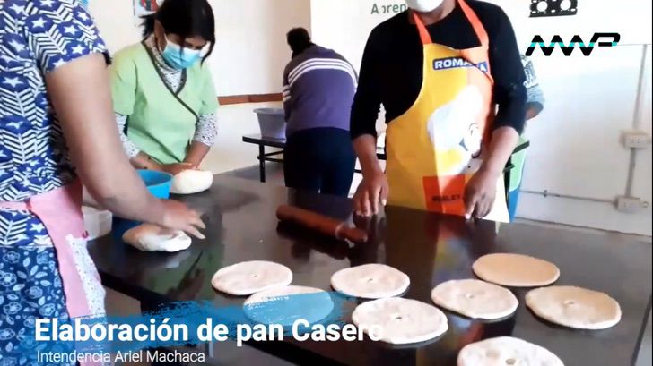 asomadetodosafetos.com - Cidade pequena se junta, organiza e prepara pão caseiro de graça para vizinhos em dificuldades