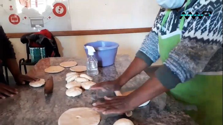 asomadetodosafetos.com - Cidade pequena se junta, organiza e prepara pão caseiro de graça para vizinhos em dificuldades