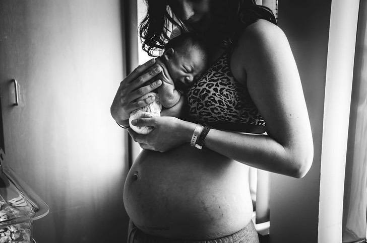 asomadetodosafetos.com - 14 fotos emocionantes mostram a beleza das mulheres após o parto