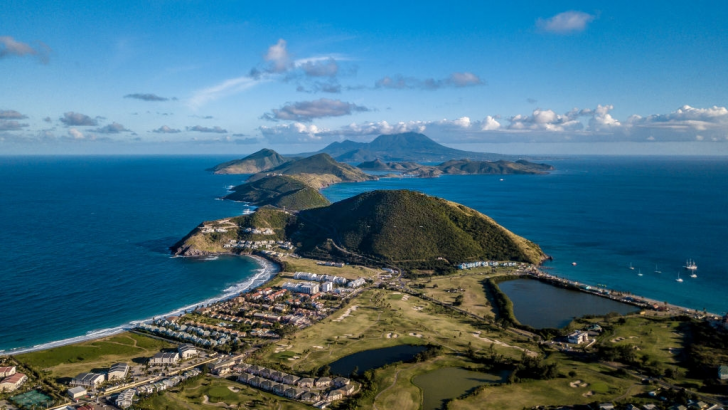 asomadetodosafetos.com - Enfermeira da linha de frente do coronavírus ganha na loteria e se retira para uma ilha