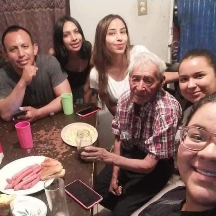 asomadetodosafetos.com - Vovô de 108 anos que morava nas ruas é “adotado” por família mexicana