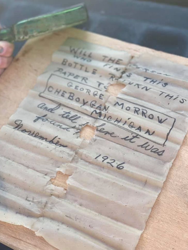 asomadetodosafetos.com - Mergulhadora encontra carta em uma garrafa de 1926 e devolve para a filha do autor