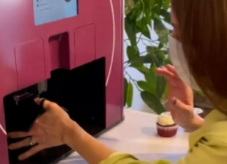Conheça a manicure robô que pinta unhas em apenas 10 minutos