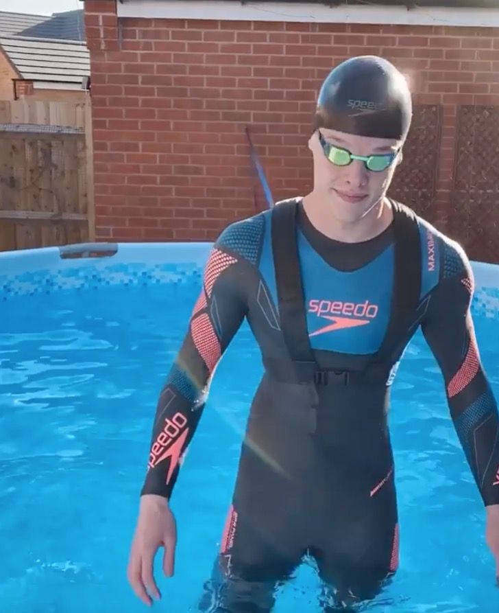 asomadetodosafetos.com - Nadador que treinou em piscina no quintal ganha ouro nas Olimpíadas de Tóquio