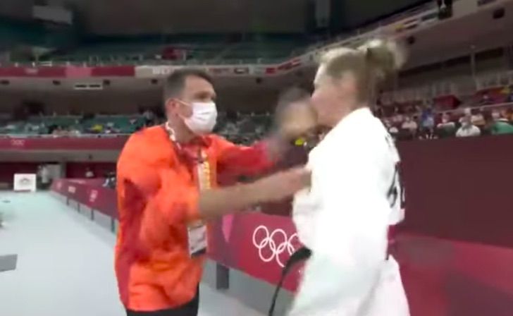 asomadetodosafetos.com - Treinador de judô dá tapas na atleta para motivá-la nas Olimpíadas e gera debate; veja VÍDEO