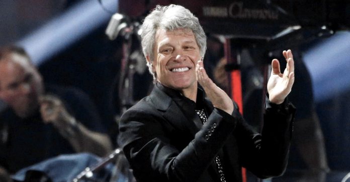 Jon Bon Jovi doa R$ 500.000 a um abrigo social destruído por furacão