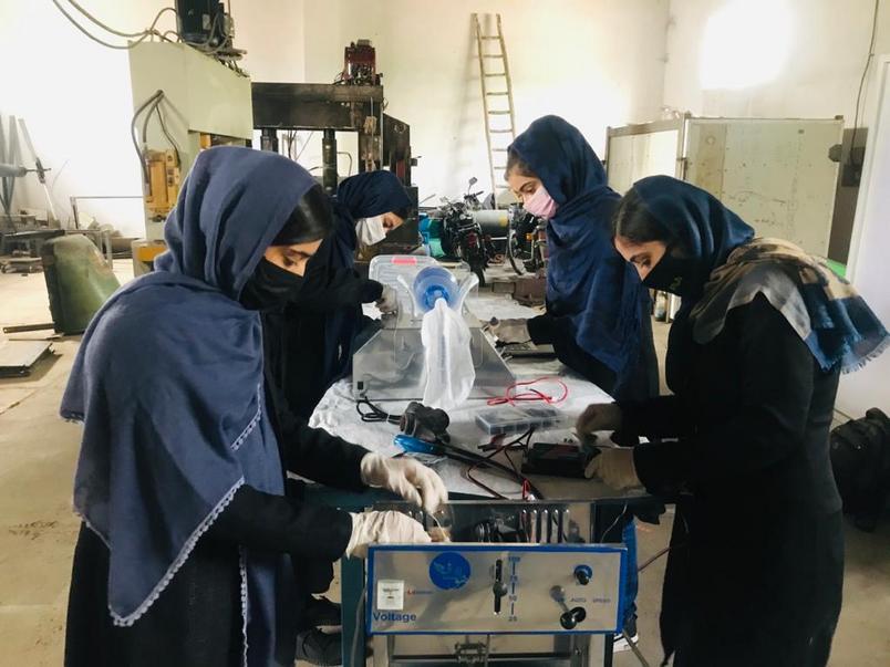 asomadetodosafetos.com - Grupo de afegãs cria ventilador de baixo custo para salvar pacientes com Covid