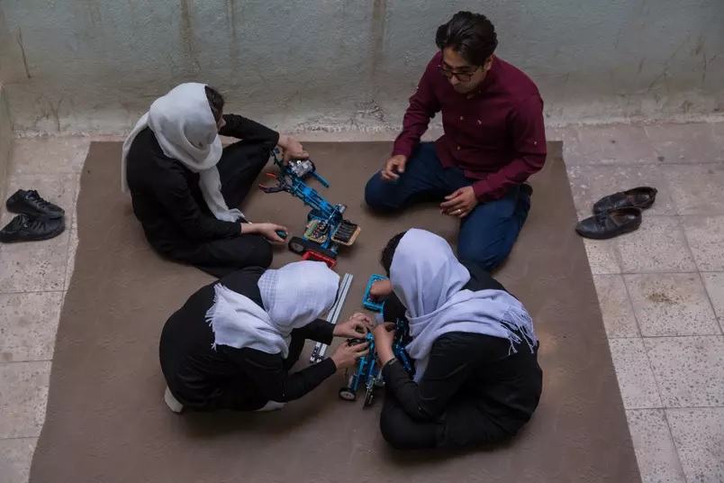 asomadetodosafetos.com - Grupo de afegãs cria ventilador de baixo custo para salvar pacientes com Covid