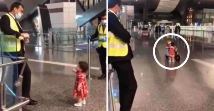 VÍDEO: Garotinha educada pede permissão a oficial para abraçar sua tia em aeroporto