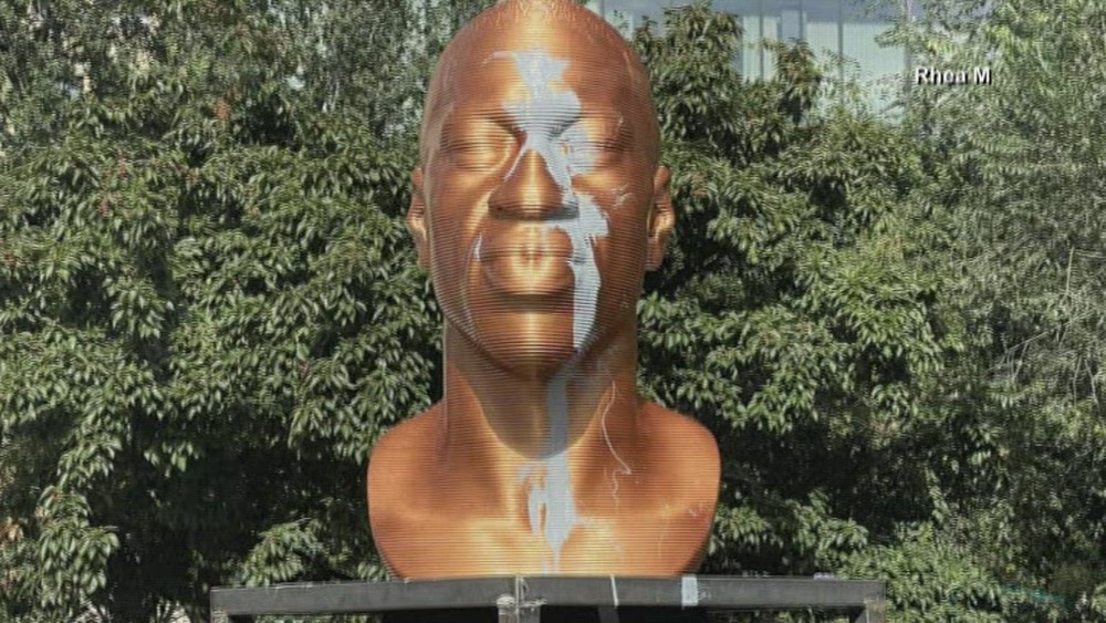 asomadetodosafetos.com - Estátua de George Floyd é vandalizada em Nova York e ato é registrado em vídeo; ASSISTA
