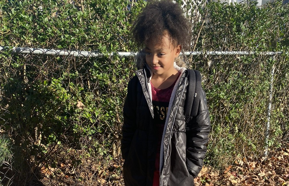 asomadetodosafetos.com - Garota de 9 anos salva família ao ligar para emergência desbloqueando celular com o rosto do pai