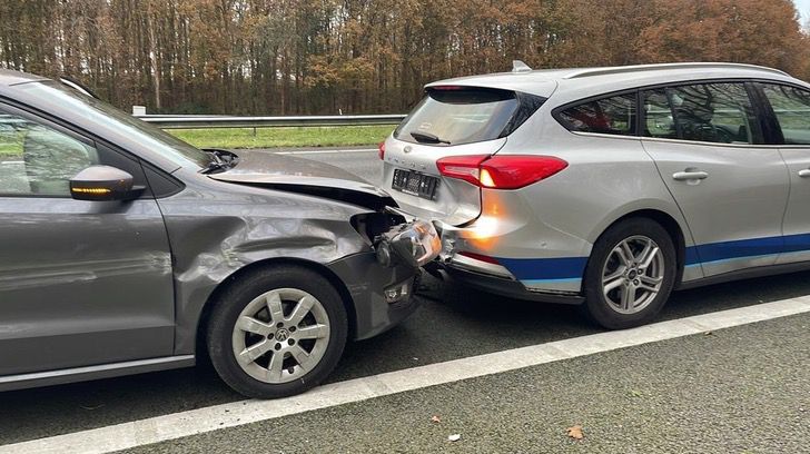 asomadetodosafetos.com - VÍDEO: Motorista sacrifica seu próprio carro para parar uma mulher que dirigia inconsciente