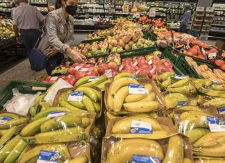 Frutas e vegetais embalados em plástico serão proibidos na Espanha e decisão gera debate
