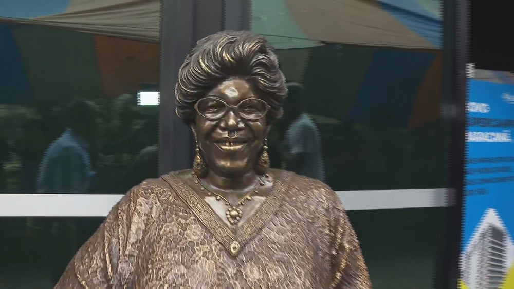 asomadetodosafetos.com - Dona Ivone Lara ganha estátua em sua homenagem no Dia da Consciência Negra