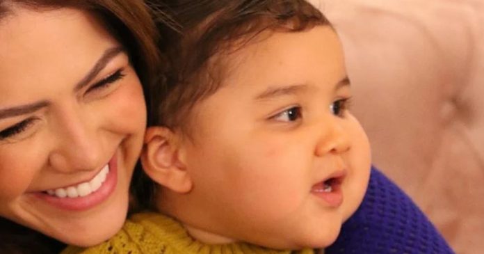 Sarah Poncio perde guarda de filho adotivo para mãe biológica: ‘Estou quebrada por dentro’