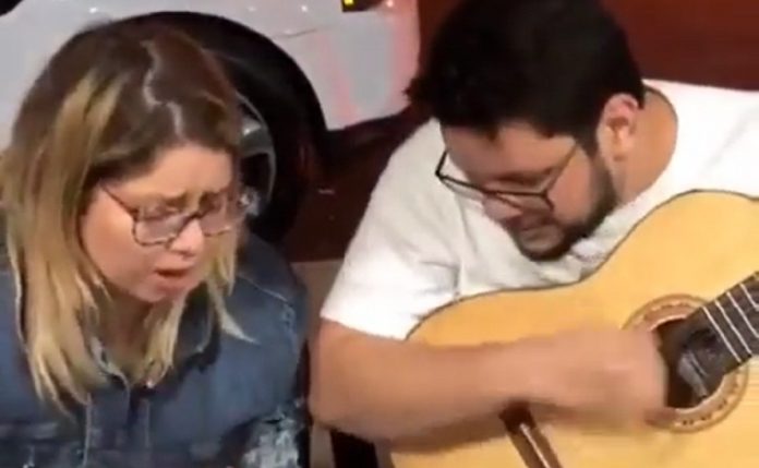 Vídeo de Maurílio e Marília cantando juntos emociona a web; assista