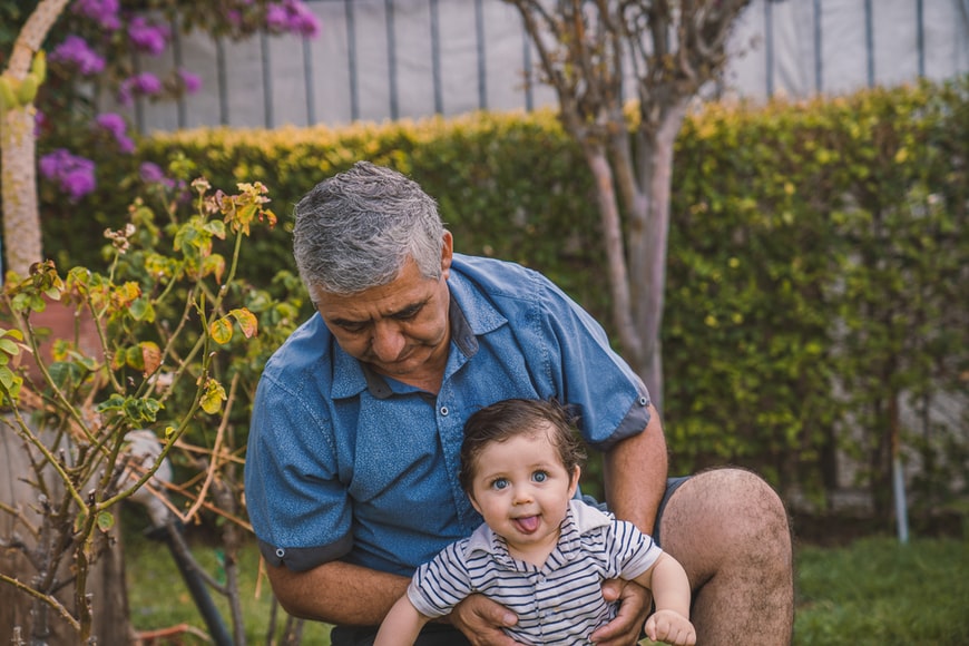 asomadetodosafetos.com - “Eu amo meu neto, mas não sou creche”: Avô exige pagamento para cuidar de neto