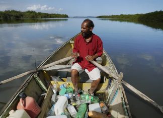 Pescadores se tornam ‘catadores de rio’ e sobrevivem coletando recicláveis