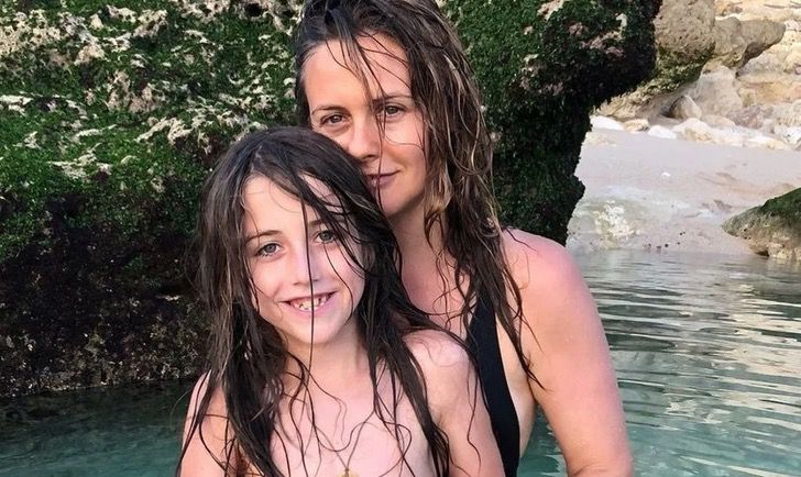 asomadetodosafetos.com - Alicia Silverstone revela que ainda dorme na mesma cama com o filho de 11 anos: "É natural"