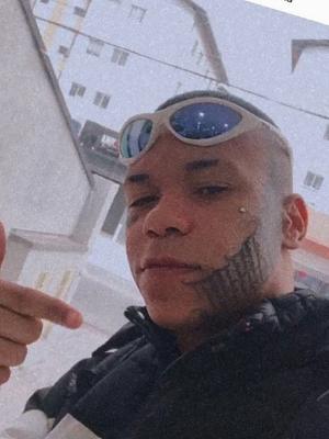 asomadetodosafetos.com - Jovem que teve o rosto tatuado à força teme a saída do ex da prisão: "Precisamos sair da casa"