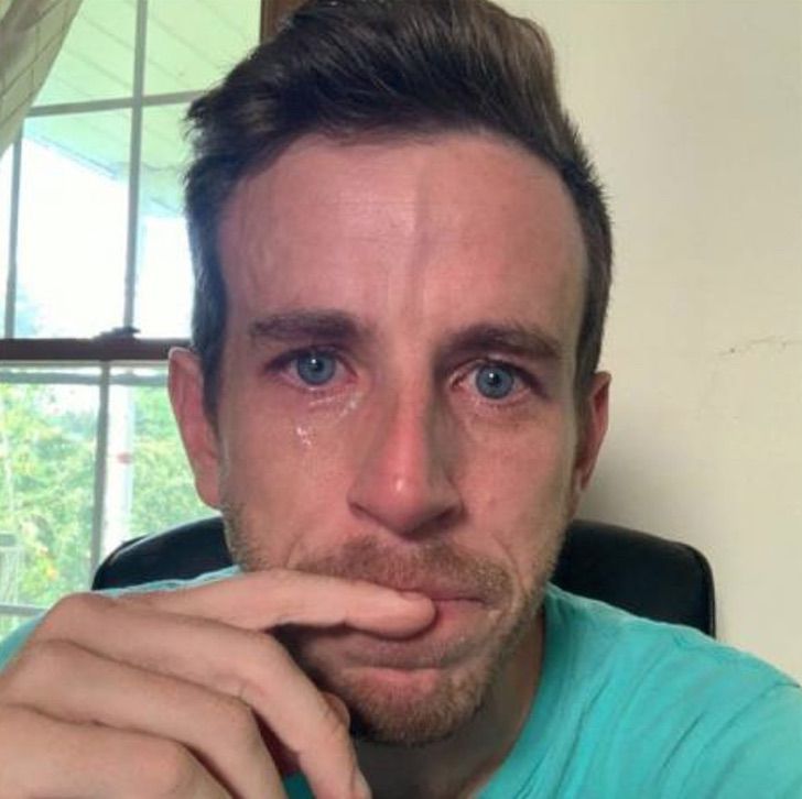 asomadetodosafetos.com - CEO publica selfie chorando após demitir funcionários: "A coisa mais difícil que já fiz"