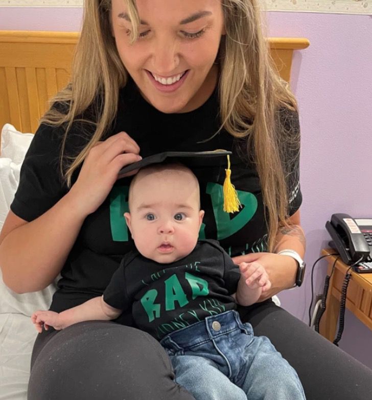 asomadetodosafetos.com - Pais de bebê prematuro convidam enfermeira que cuidou dele por 6 meses para ser madrinha