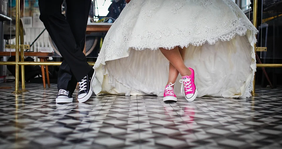 asomadetodosafetos.com - Noivos são criticados por cobrar dinheiro de quem vai ao seu casamento: "Melhor não casar"