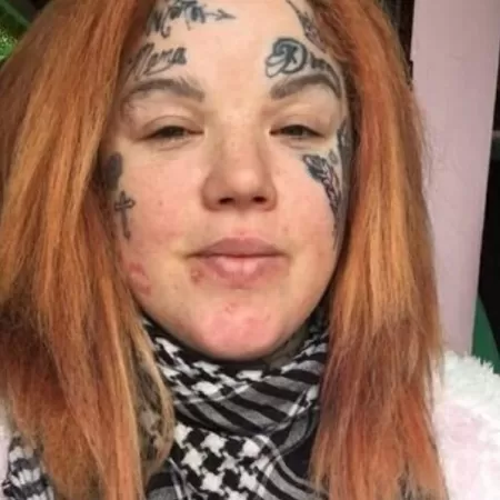 asomadetodosafetos.com - Mulher viciada em tatuagem desabafa que não consegue emprego e mostra rosto antes dos desenhos