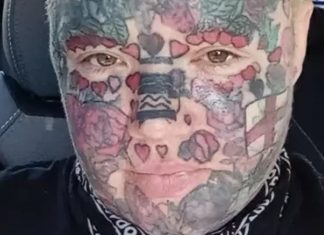 Mulher viciada em tatuagem desabafa que não consegue emprego e mostra rosto antes dos desenhos