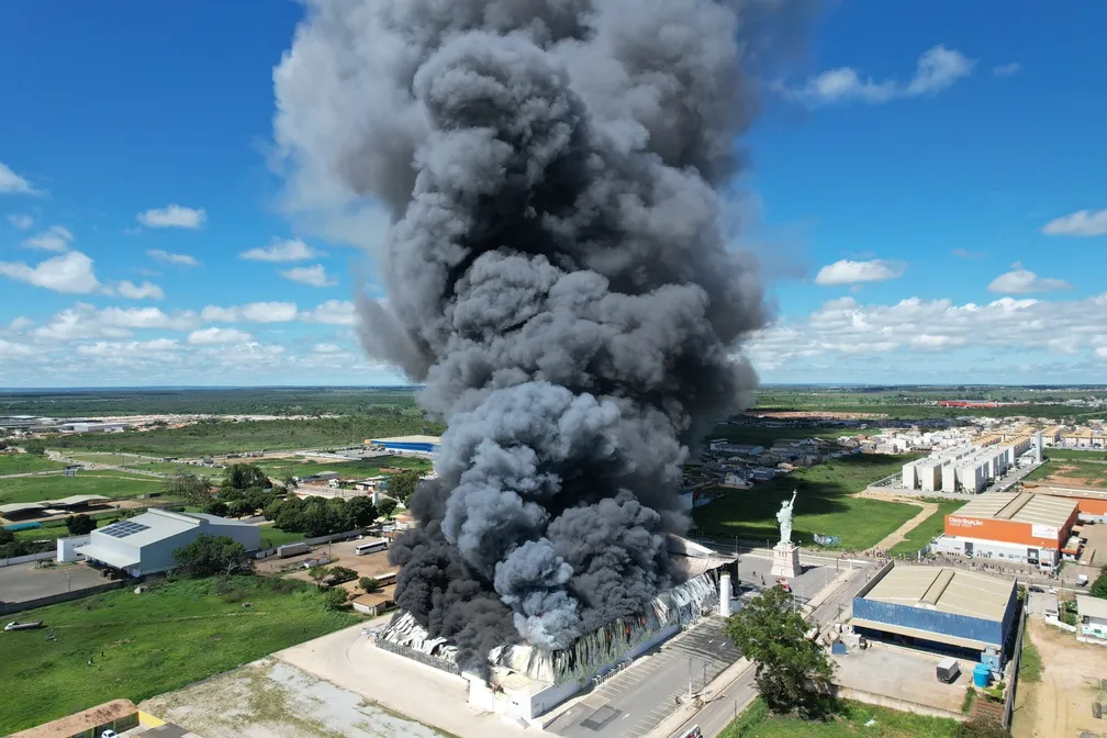 asomadetodosafetos.com - Loja da Havan na Bahia é destruída por incêndio de grandes proporções