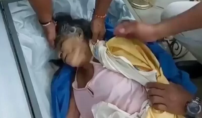 asomadetodosafetos.com - Mulher que acordou durante seu próprio velório falece no Equador