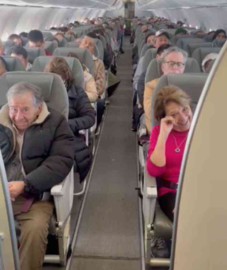 asomadetodosafetos.com - Piloto emociona familiares em pleno voo com discurso comovente: "Obrigado por tudo"