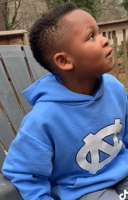 asomadetodosafetos.com - Vídeo mostra reação de garotinho de 6 anos ao saber que foi adotado oficialmente