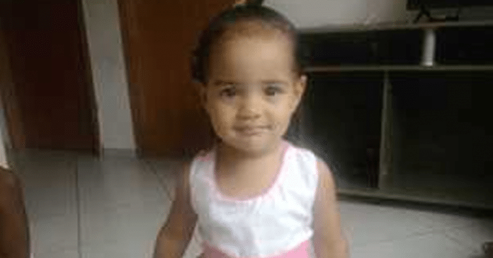 Garotinha de 1 ano é raptada enquanto mãe vendia bala no farol