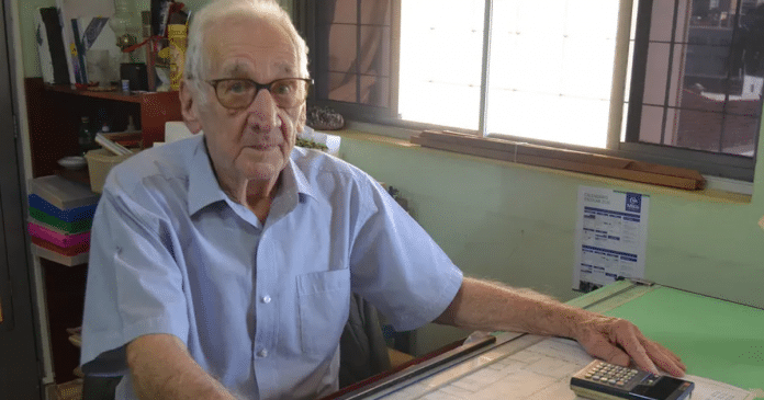 Aos 90 anos, ele desafia o tempo e conquista o sonho de cursar Arquitetura
