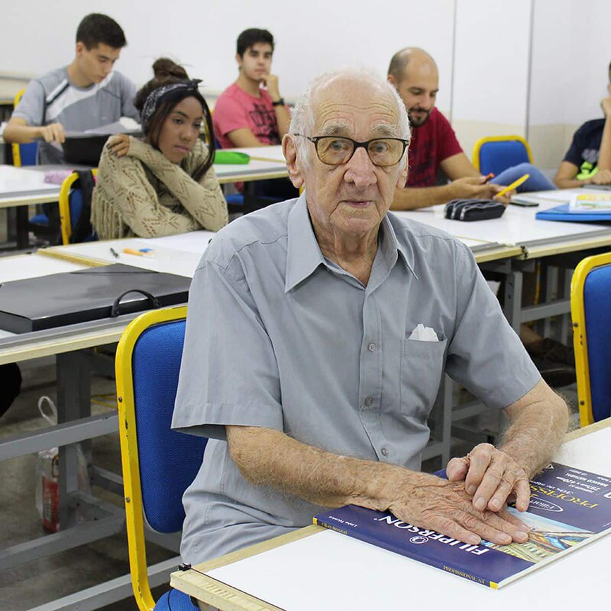 asomadetodosafetos.com - Aos 90 anos, ele desafia o tempo e conquista o sonho de cursar Arquitetura