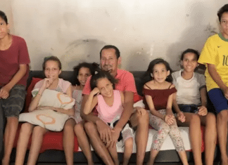Após divórcio, vigia que cuida de 7 filhos sozinho: “São minha vida, a minha paixão”