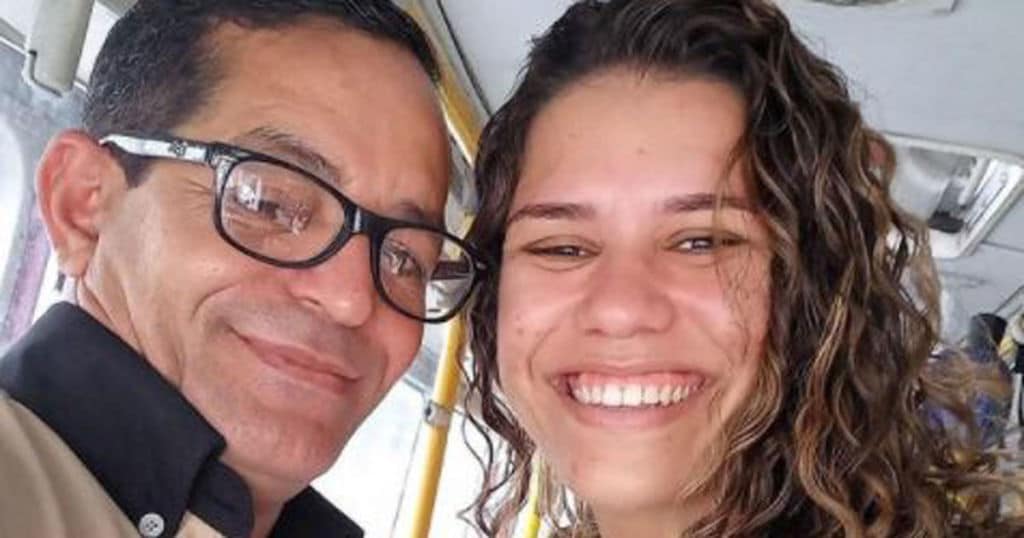 asomadetodosafetos.com - "Anjo sem asas": Motorista de ônibus leva jovem sem passagem para uma entrevista e ela consegue o emprego