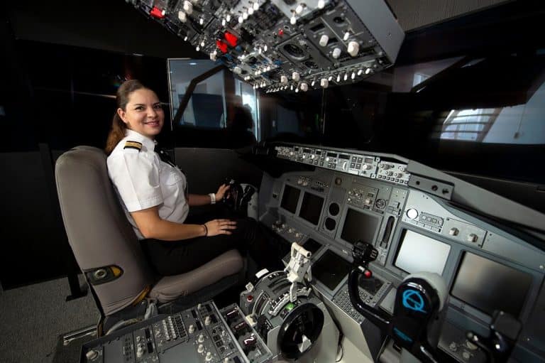 asomadetodosafetos.com - Vendedora de milho realiza sonho de se tornar piloto de avião: "Estudar foi o primeiro passo"