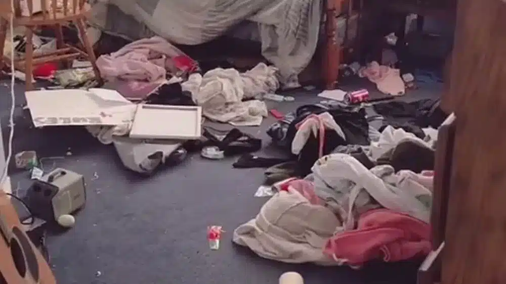 asomadetodosafetos.com - Mãe expõe bagunça do quarto da filha e desabafa: "Assustador"