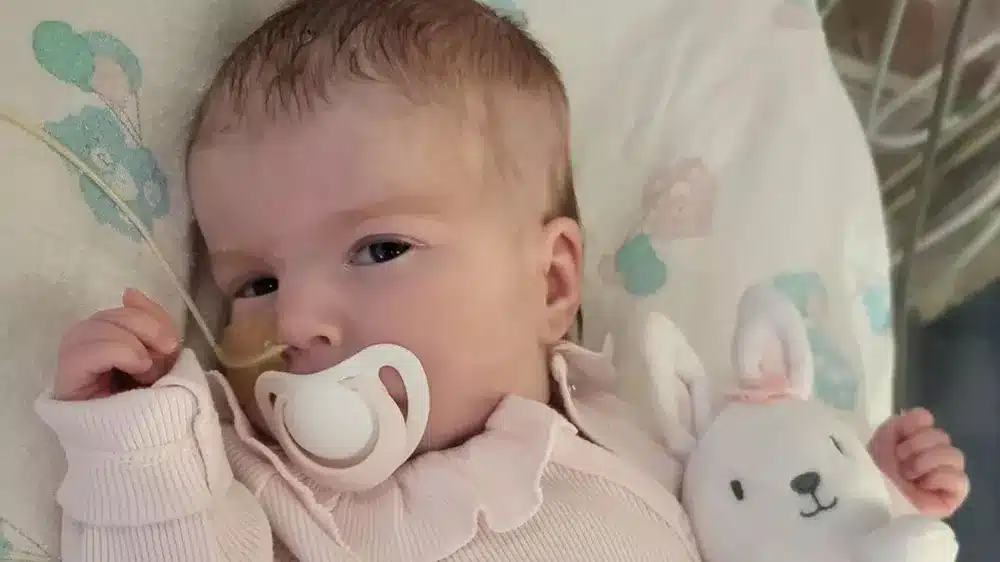 asomadetodosafetos.com - Pai revela momentos finais de bebê que teve aparelhos desligados: "puderam abraçá-la"