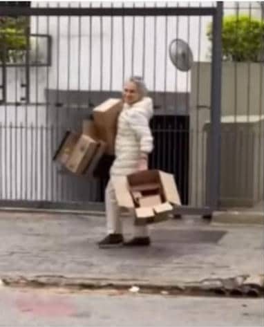 asomadetodosafetos.com - "Perdeu tudo": Regina Duarte é flagrada catando papelão nas ruas de São Paulo