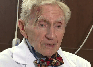 Segredo da longevidade: Esse médico de 100 anos revelou 5 coisas que ele não faz
