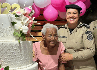 Idosa de 122 anos realiza sonho de comemorar aniversário com festa na Bahia