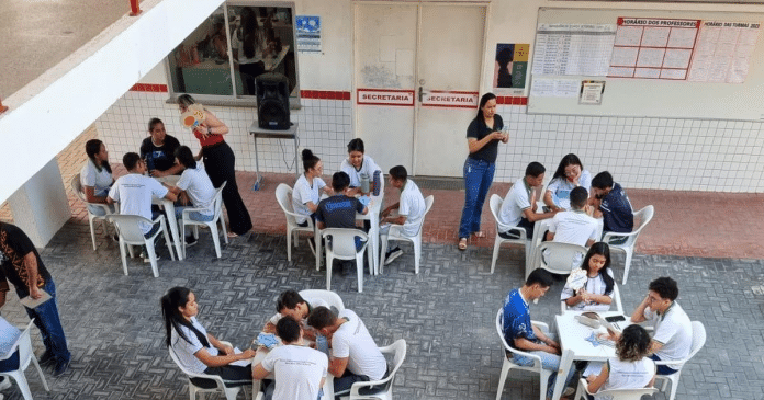 Escola pública do Ceará tem 78% dos alunos com mais de 900 pontos na redação do Enem