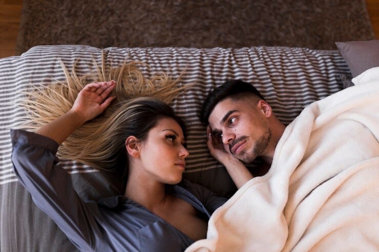 asomadetodosafetos.com - Dormir separado: Saiba por que a tendência do "divórcio do sono" ganha força entre casais