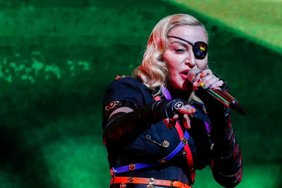 asomadetodosafetos.com - Madonna confirma show gratuito em Copacabana, Rio de Janeiro