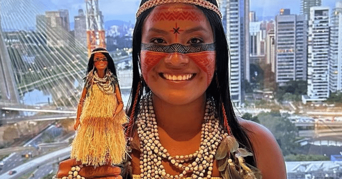 Primeira Barbie indígena brasileira é lançada no Dia das Mulheres