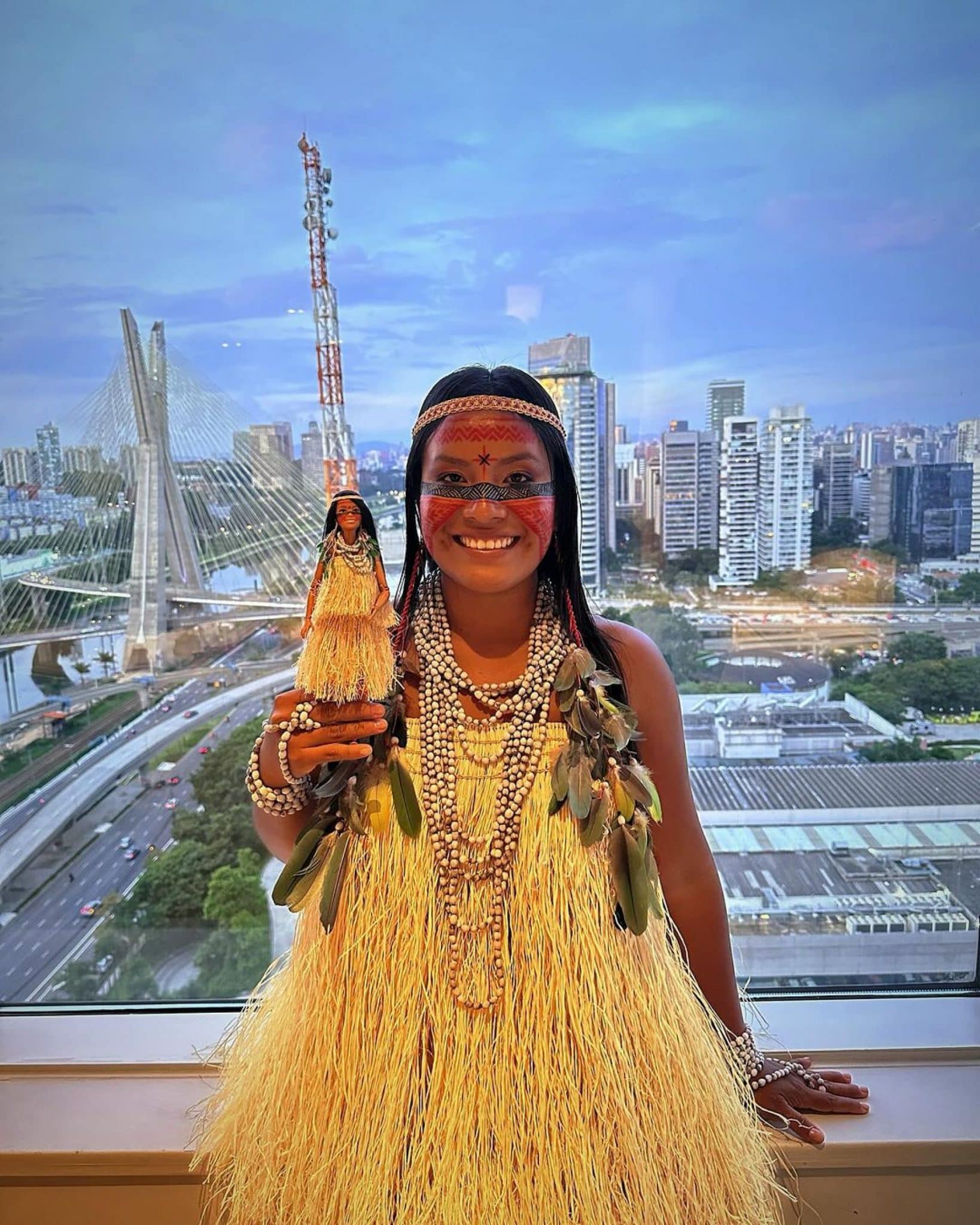asomadetodosafetos.com - Primeira Barbie indígena brasileira é lançada no Dia das Mulheres